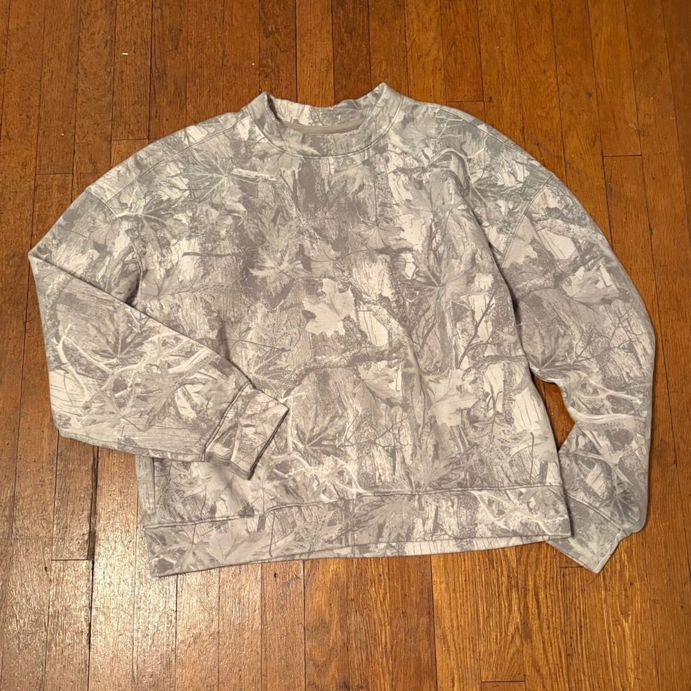 Hollister Men's Gray Patterned Crewneck Sweater